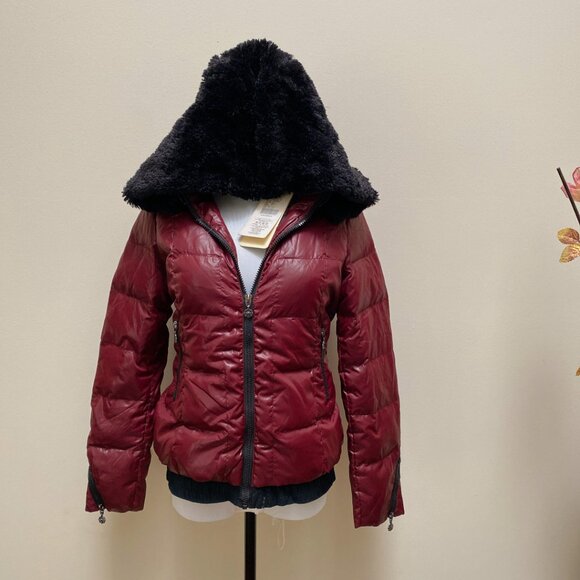 NWT Stylish Burgundy Puffer Down Jacket with Faux Fur Hood - Picture 6 of 6